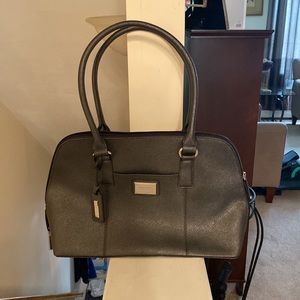 Tignanello classic Satchel in Metallic grey.  Outside and inside in good cond.